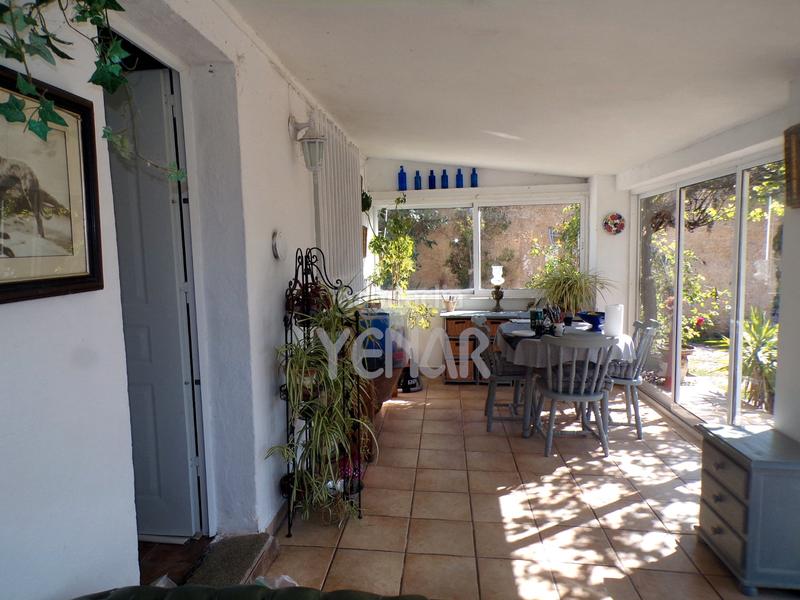 Foto 45a92b60-754a-489f-9b38-00d5c95e9c5b. Masia amb xemeneia a Ibi