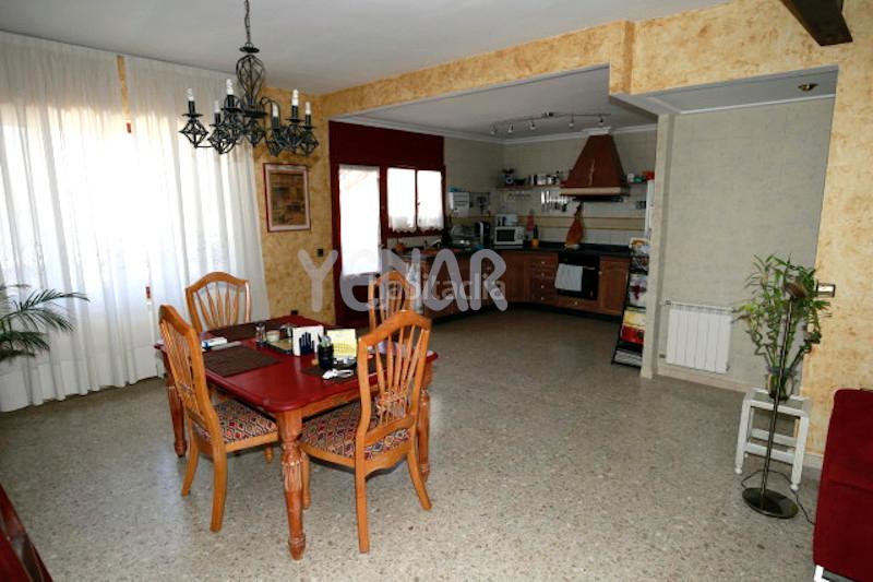 Foto ce588de0-dc2e-4fad-afb1-9d203682ac71. Piso  en Castalla