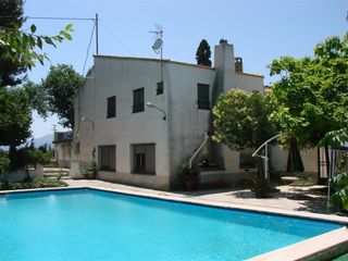 Chalet in Onil. Casa de campo en onil