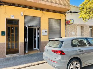 Local Comercial  Carrer de xàtiva. Local uso comercial o vivienda  patio a/a alta de suministros