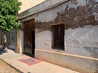 Haus  Carrer de castelló de la plana 17. Casa solar para derribo