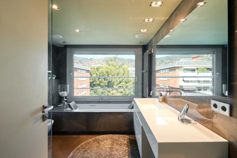 Foto 42904308-3679-4040-98e3-c318110281ff. Alquiler piso  amueblado zona alta alquiler con zona comunitaria vigilancia y parking en Barcelona