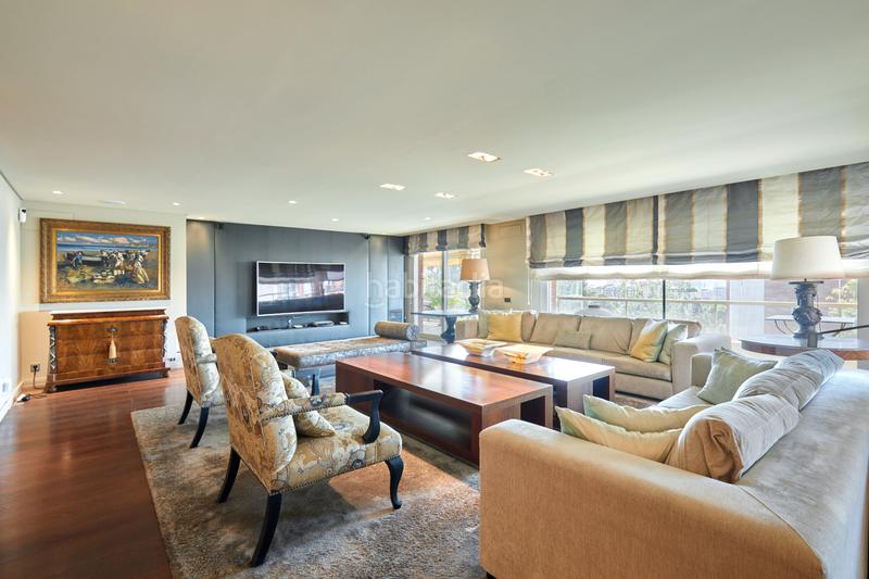 Foto bbe957e1-1f2b-46ca-b169-470e195cf34f. Alquiler piso  amueblado zona alta alquiler con zona comunitaria vigilancia y parking en Barcelona