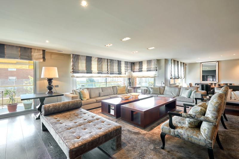 Foto bde87d95-7ea1-4242-901b-626ed19fa061. Alquiler piso  amueblado zona alta alquiler con zona comunitaria vigilancia y parking en Barcelona