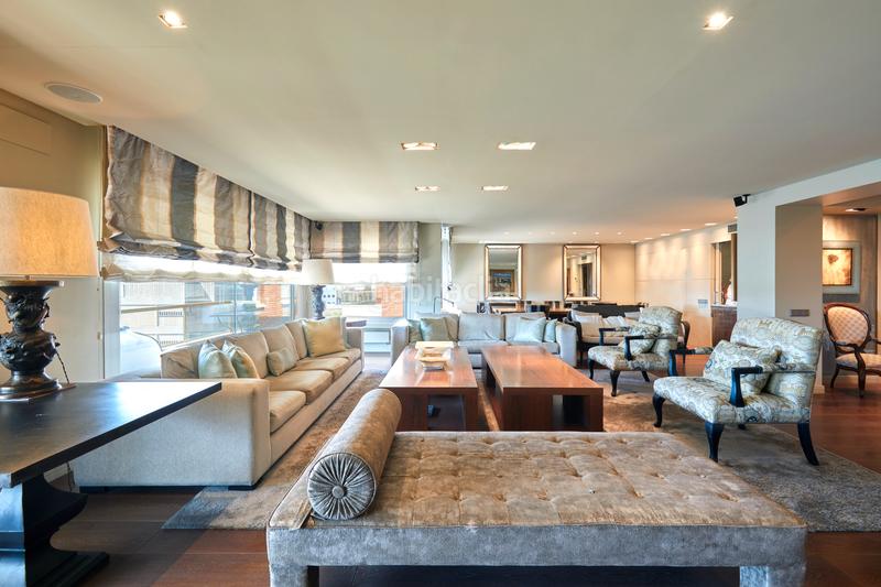 Foto d7a09549-5d2f-4898-9d3a-29e2bc597f5e. Alquiler piso  amueblado zona alta alquiler con zona comunitaria vigilancia y parking en Barcelona