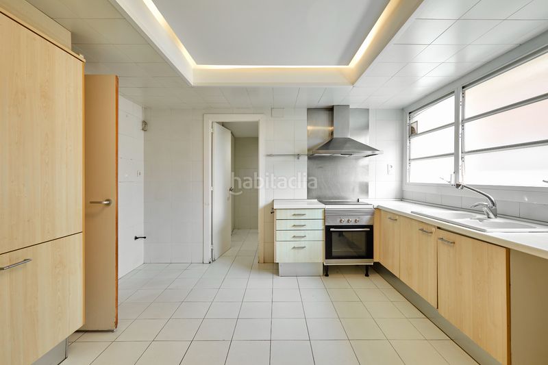 Foto 0e102840-11fe-47a0-abb4-f85080bb697e. Piso  en venta totalmente exterior a los 4 vientos en Tres Torres, . en Barcelona