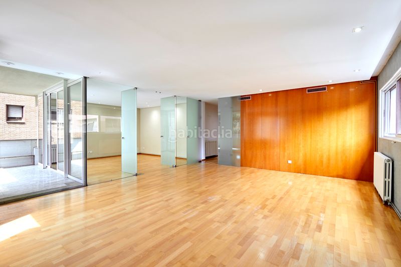 Foto b4a1dcd4-cb60-4109-9396-1491b59ed651. Piso  en venta totalmente exterior a los 4 vientos en Tres Torres, . en Barcelona