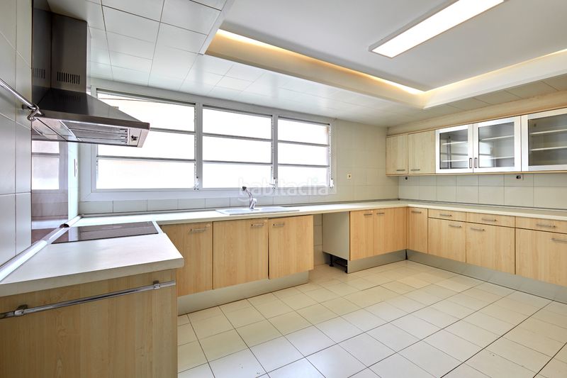 Foto f0c0173e-1a2b-4b9c-af9d-70cbee802e4f. Piso  en venta totalmente exterior a los 4 vientos en Tres Torres, . en Barcelona