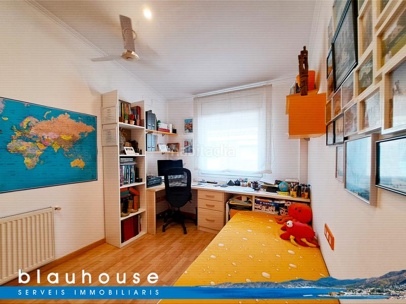 Foto 1222a97f-1274-4063-8934-02f1e5b6b645. Casa adosada gran casa céntrica a 300m de la playa del puerto en Llançà