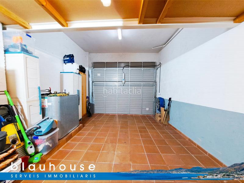 Foto 7a5d5353-2a28-4f88-bf22-c1347dea5d30. Casa adosada gran casa céntrica a 300m de la playa del puerto en Llançà