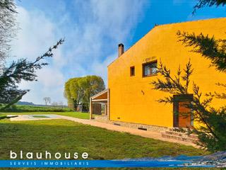 Casa a Garrigàs. Casa con licencia turística