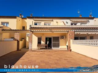 Casa aparellada a Fortià. Casa de 4 habitaciones en fortià