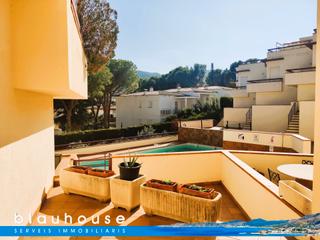 Casa adossada a Carboneres - La Farella. Casa adosada con piscina comunitaria y vistas al mar