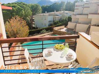 Casa adosada en Carboneres - La Farella. Casa adosada con piscina comunitaria y vistas al mar