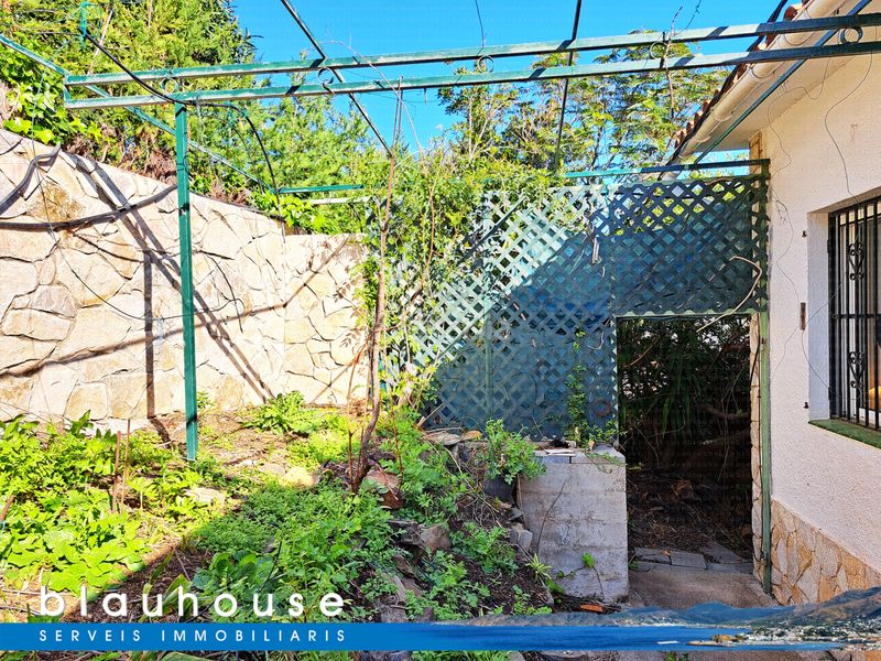 Foto ff68dd0c-bdfa-4e1d-8564-7a55f40b7256. Casa amb xemeneia aparcament a Port de la Selva (El)