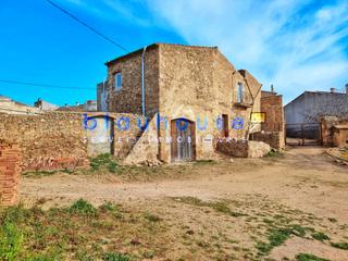 Casa  Carrer dels baladres. Masia tradicional de piedra con gran parcela
