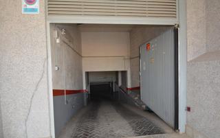 Aparcament cotxe a Calle escuelas las-desamparados 15. Garaje en los desamparados