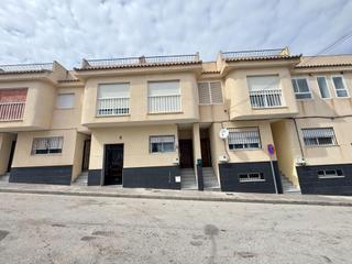 Pis a Cox. Vivienda en cox