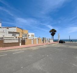 Casa adossada en Avenida suecos 3. Chalet adosado en torrevieja