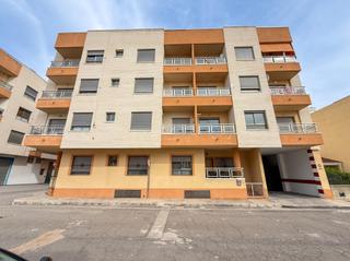 Pis a Calle santa teresa 3. Piso y garaje en redovan