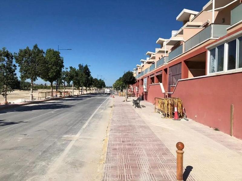 Foto bd503966-a781-4df8-a6ff-5200c2b9fdfd. Parking voiture dans calle de miguel hernández 37 dans Benferri
