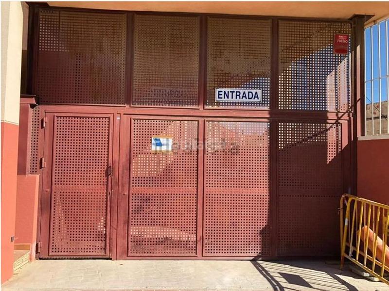 Foto d8e0fc28-f4a1-47dd-8b83-349944980f3e. Parking voiture dans calle de miguel hernández 37 dans Benferri