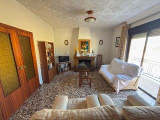 House in Callosa de Segura. Casa independiente con local comercial en callosa de segura