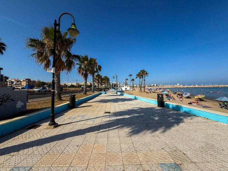 Foto 2498f526-6bc0-4483-b71f-a69eb790f3b6. Tríplex a calle rojales 7 a Playa de los Náufragos Torrevieja