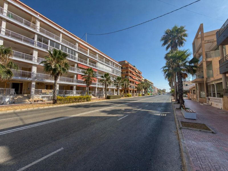 Foto 8af6d685-c8b6-4400-b379-2e8c818672d9. Tríplex a calle rojales 7 a Playa de los Náufragos Torrevieja
