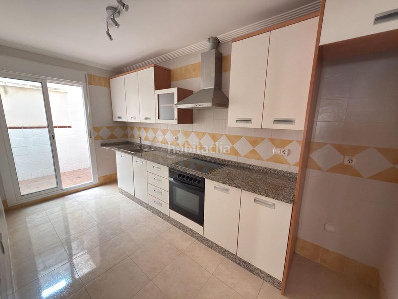 Foto f7587f5b-fe63-4730-aae8-427b9e7837bd. Planta baixa a Catral