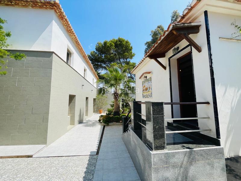 Foto 664cf4a4-1b91-42a0-ba17-74b886e2f46b. Chalet con riscaldamento parcheggio piscina in Las Rotas / Les Rotes Dénia