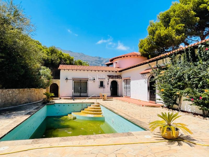 Foto d15a55a4-76a1-4b4e-a48a-65194a3457aa. Chalet mit parking pool in Las Rotas / Les Rotes Dénia