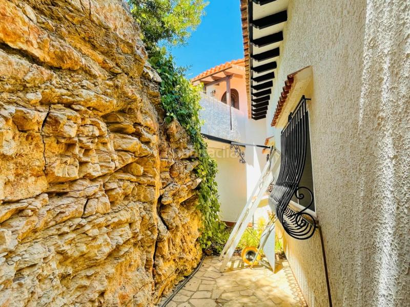 Foto 8cb5d4c3-bc25-4aee-80ad-f2da5d004a52. Chalet with parking pool in Las Rotas / Les Rotes Dénia