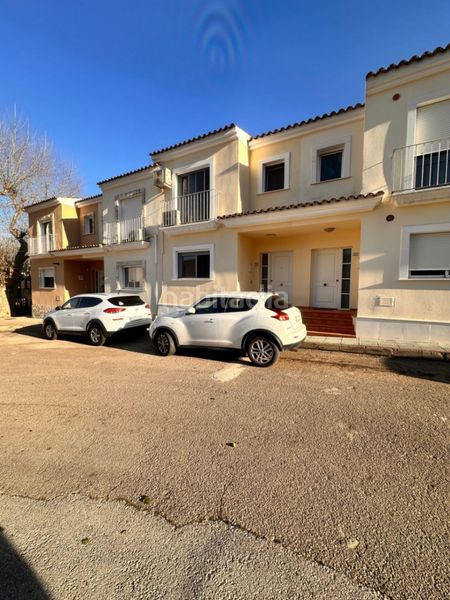Foto 9853b2b6-4f71-4722-9d8d-3b12a9fe5a77. Casa adossada amb aparcament piscina a Sagra