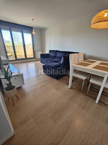 Foto b3d30839-ee58-4ed1-b70a-30a432cd2e35. Pis amb piscina a Centro Albacete