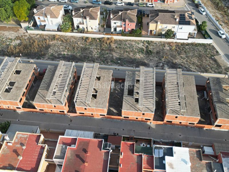 Foto e5cdd476-dd89-465b-832f-7988f8c3711c. Casa adossada a Poblets (els)
