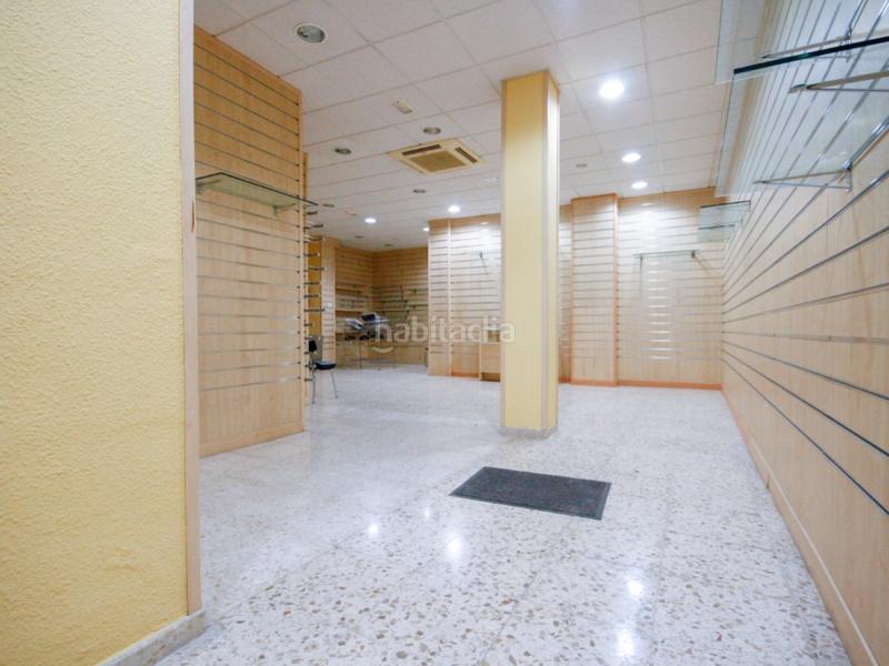 Foto 8ffe4c0a-1ed3-4fb9-b36b-708266e54117. Alquiler local comercial ideal local en el centro del pueblo en Coín