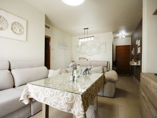Etagenwohnung  Avenida reina sofia. Bonito piso de tres dormitorios