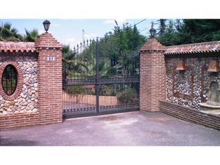 Casa a Centro. Encantadora finca con dos casas y dos apartamentos
