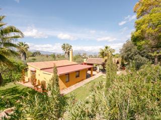 Casa a Coín. Espectacular parcela con casa de campo