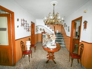 Casa adossada a Coín. Casa en el centro con garaje y terraza