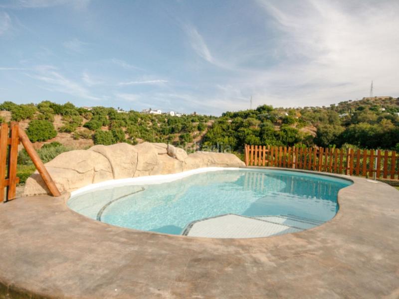 Foto 1c84b6f8-df23-44e5-b839-18dc0ca92a09. Masía encantadora finca con casita al lado del pueblo en Coín