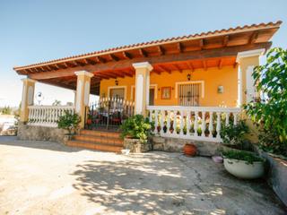 Casa  N/a. Preciosa finca con casa al lado del pueblo