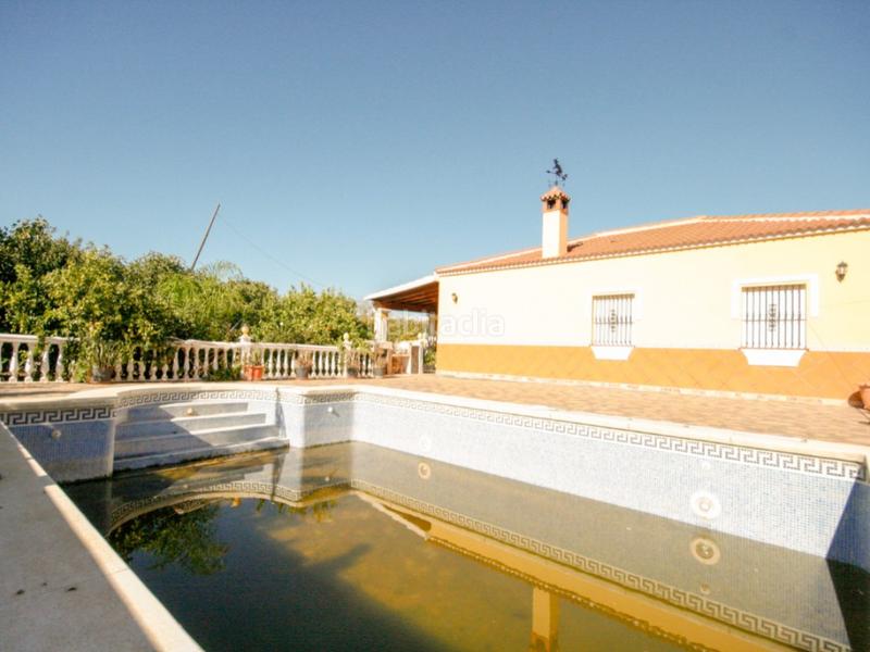 Foto a81c74ba-daca-4678-96bf-5200c60a69b5. Casa amb aparcament a Coín