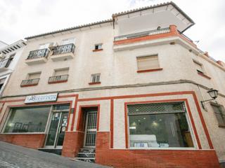 Pis a Álora. Gran edificio en el centro con gran potencial