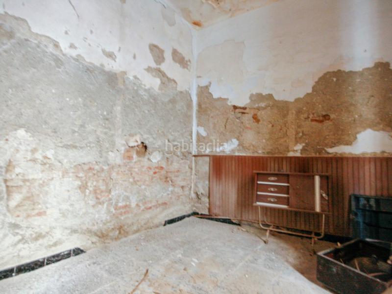 Foto 788013a0-7b12-4b13-bcbf-26cec879d2f4. Casa adosada  para restaurar por completo en Coín
