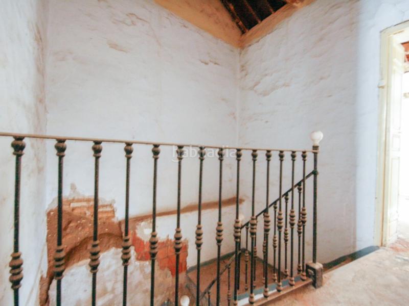 Foto adfba24c-ccb9-4066-8938-6411e14817b2. Casa adosada  para restaurar por completo en Coín