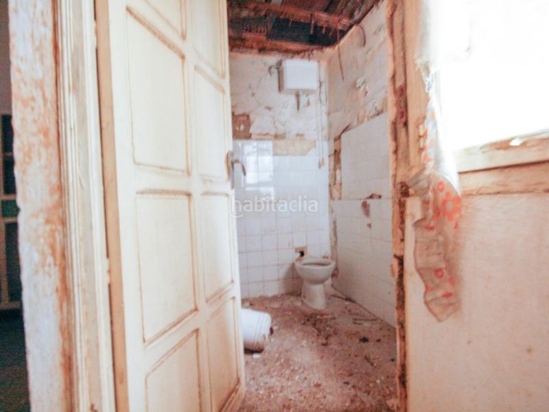 Foto dddb0861-3233-438f-853b-85d7443c1493. Casa adosada  para restaurar por completo en Coín