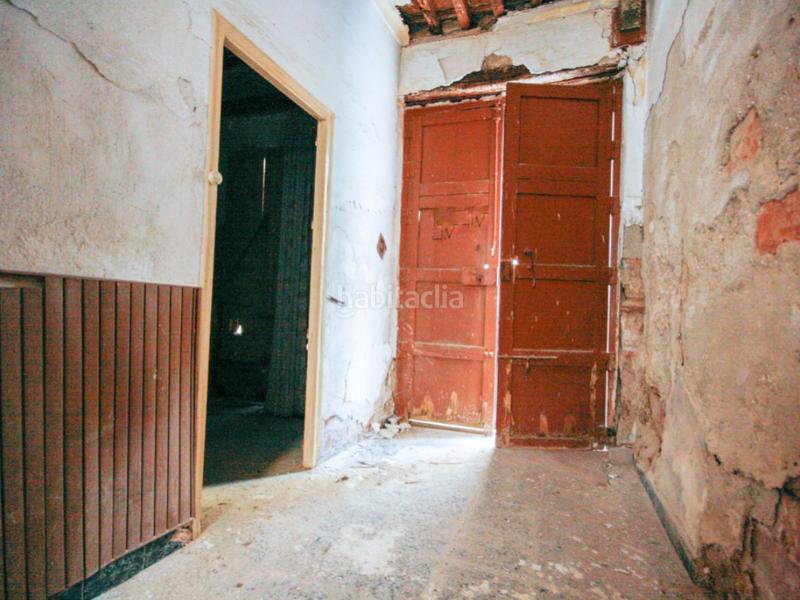 Foto e3a6c896-843f-4d5b-ac0d-a48561745bc9. Casa adosada  para restaurar por completo en Coín
