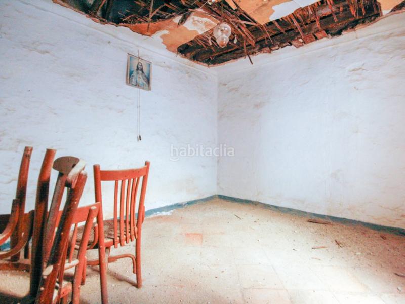 Foto ec6c5f6b-6908-4256-9683-90b5e730b8bb. Casa adosada  para restaurar por completo en Coín